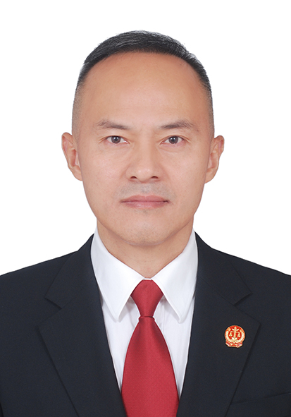 陆帅斌-白2寸.jpg